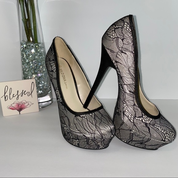 Rare WILD DIVA Lace black and white heels size 8 - Picture 1 of 4